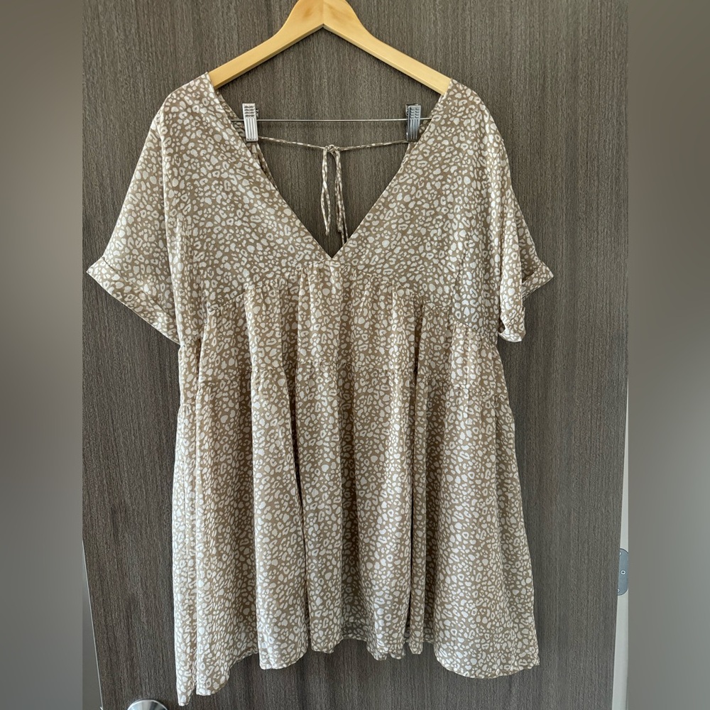 By Together Women’s Size Medium Tiered Mini Dress Beige Cheetah Print Tie Back